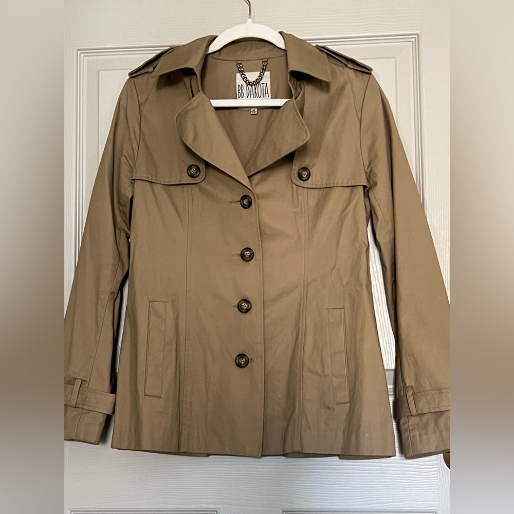 BB Dakota short trench coat jacket. Tan/khaki.  size M.